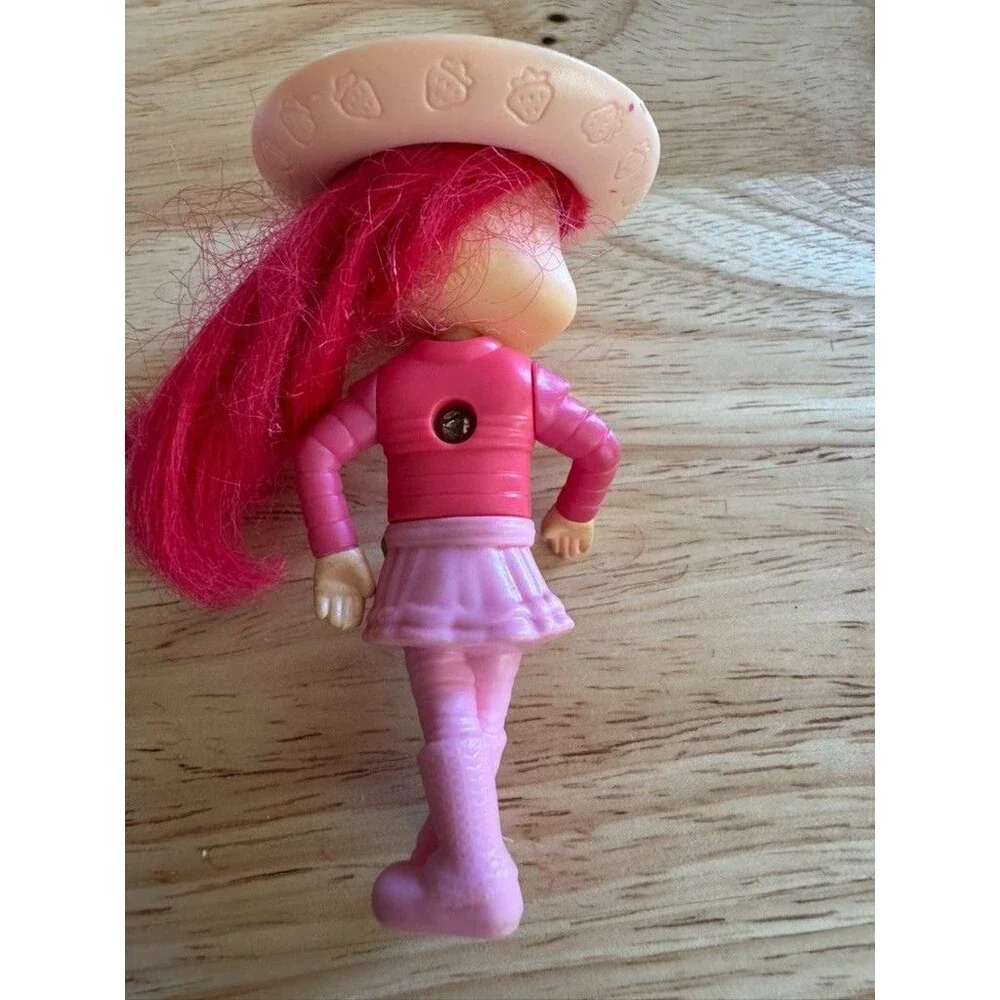 early-2000s Strawberry Shortcake figure lot of 4 figures plus two accessories